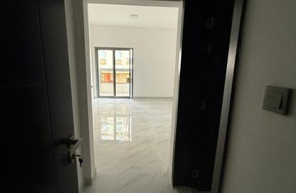 Apartment - 1 Bedroom - 2 Bathrooms for rent in Corniche Tower - Ajman Corniche Road - Ajman
