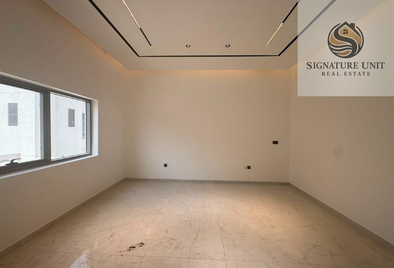 Brand New | 5BR Villa | 3 Parking | Garden photo 16