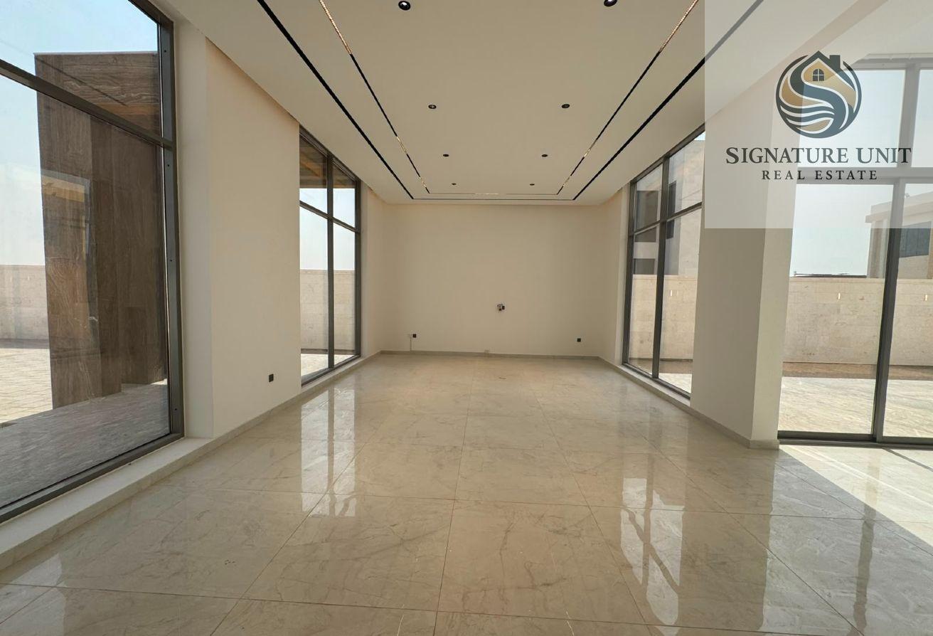 Brand New | 5BR Villa | 3 Parking | Garden photo 5