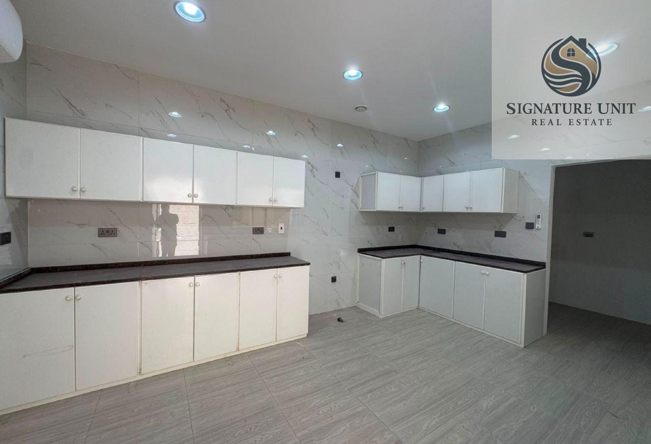 Brand New | 5BR Villa | 3 Parking | Garden photo 18