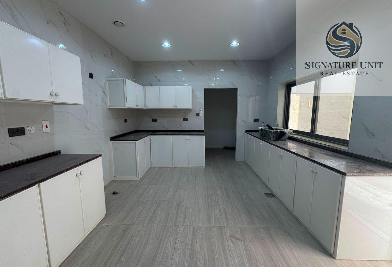 Brand New | 5BR Villa | 3 Parking | Garden photo 19