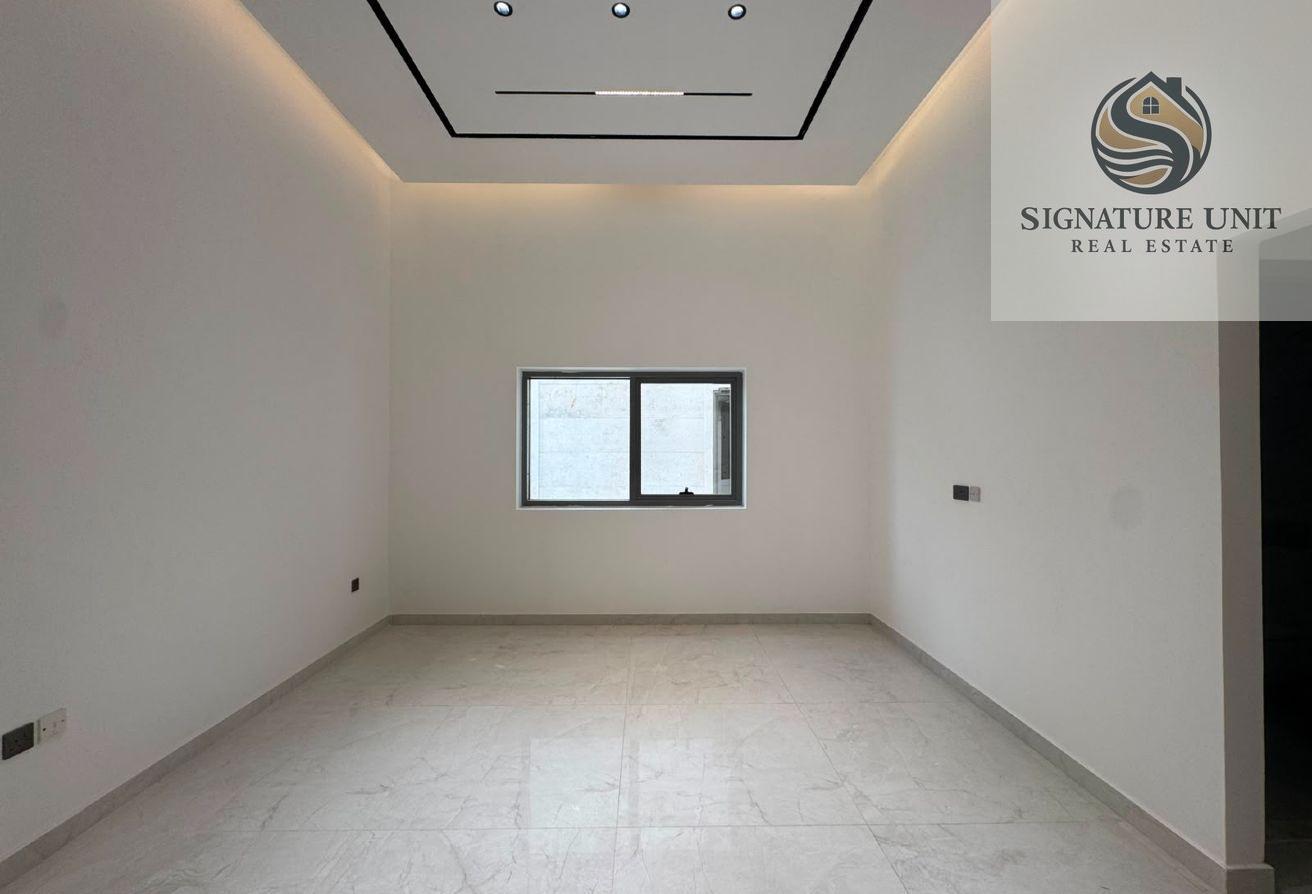 Brand New | 5BR Villa | 3 Parking | Garden photo 12