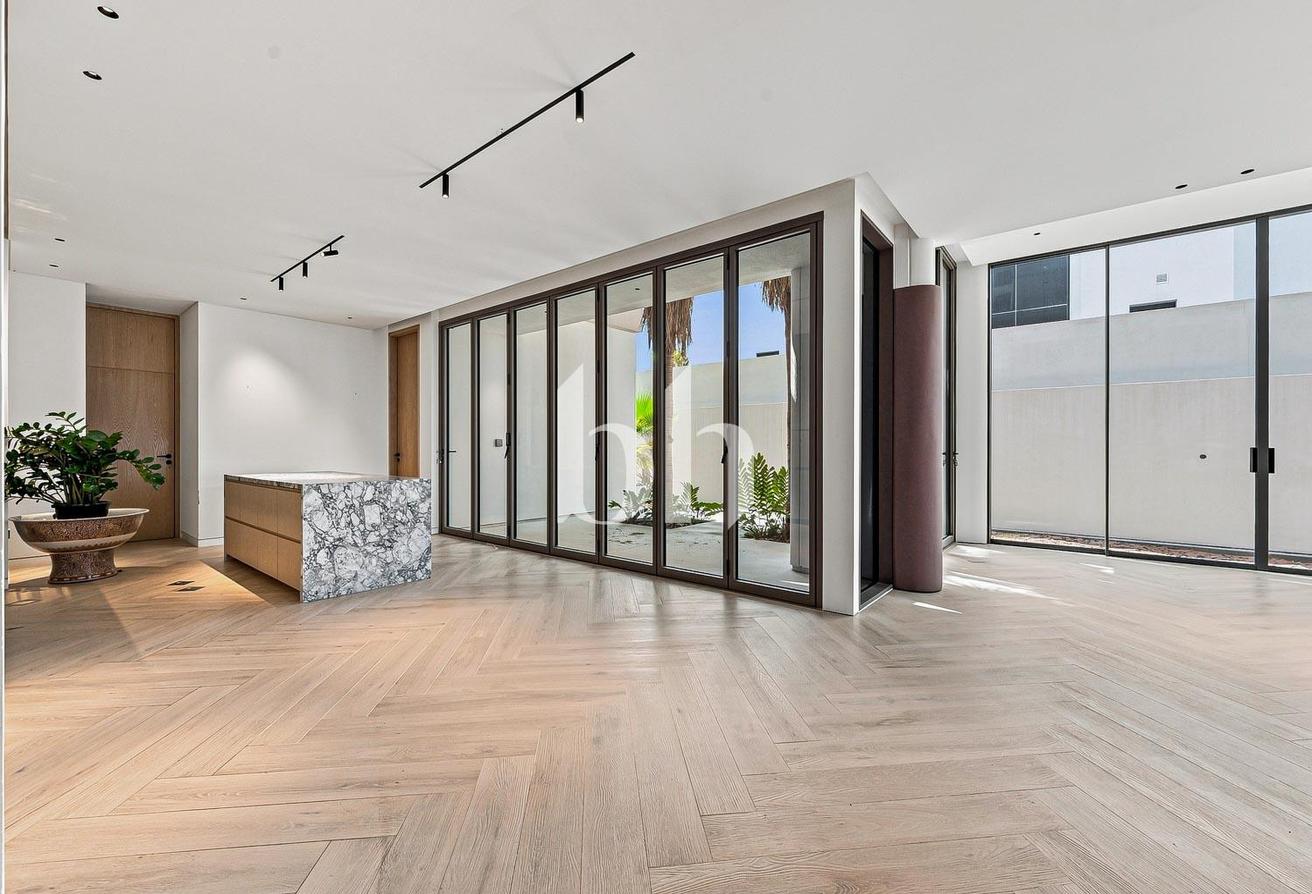 Serene living | Custom built | Luxury | Available photo 5