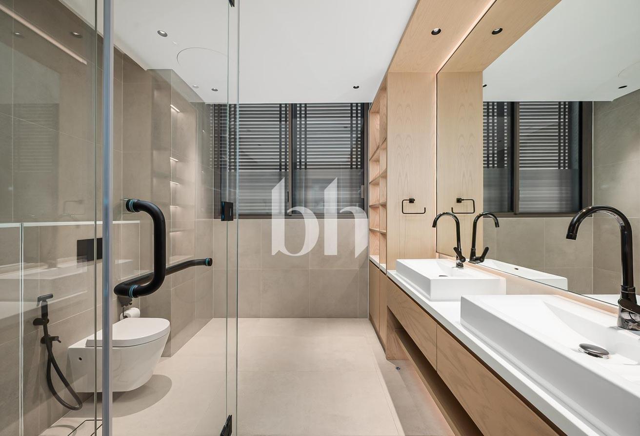 Serene living | Custom built | Luxury | Available photo 13