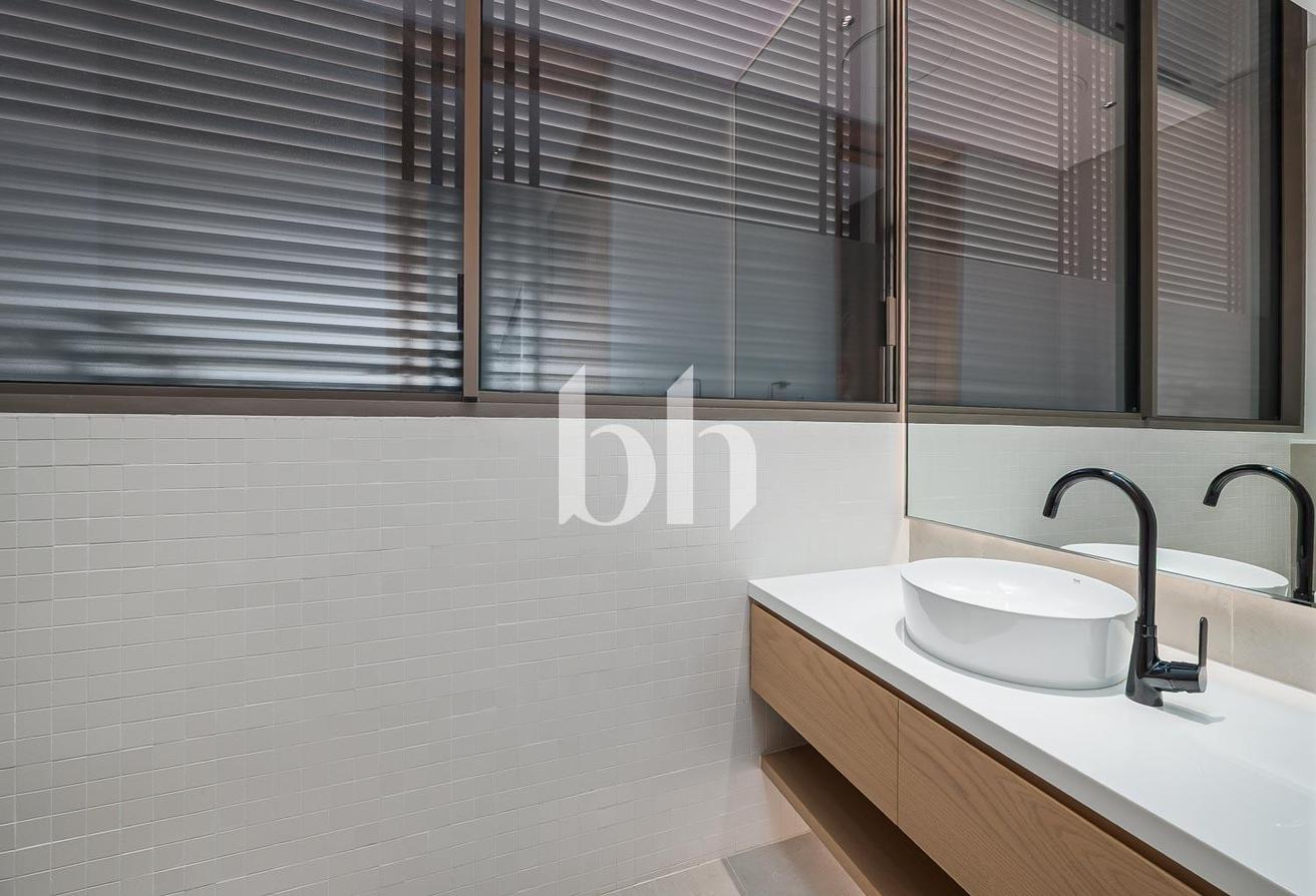 Serene living | Custom built | Luxury | Available photo 8