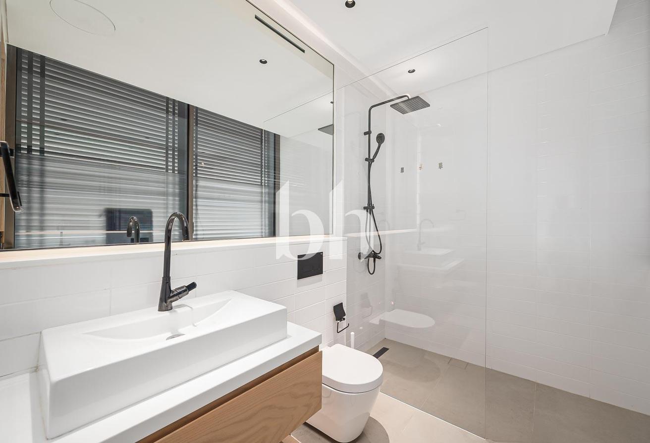 Serene living | Custom built | Luxury | Available photo 12