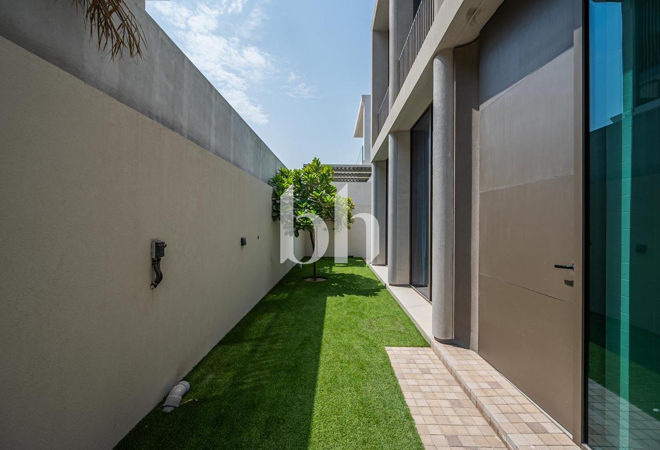 Serene living | Custom built | Luxury | Available photo 15