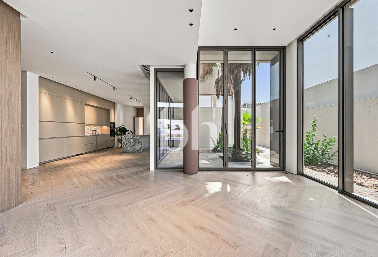Serene living | Custom built | Luxury | Available photo 4