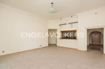 Apartment - 2 Bedrooms - 3 Bathrooms for rent in Al Shahla - Shoreline Apartments - Palm Jumeirah - Dubai