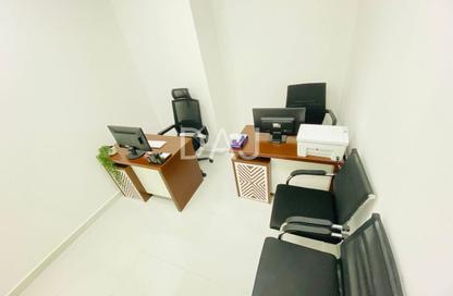 Office Space - Studio - 1 Bathroom for rent in Red Avenue - Al Garhoud - Dubai