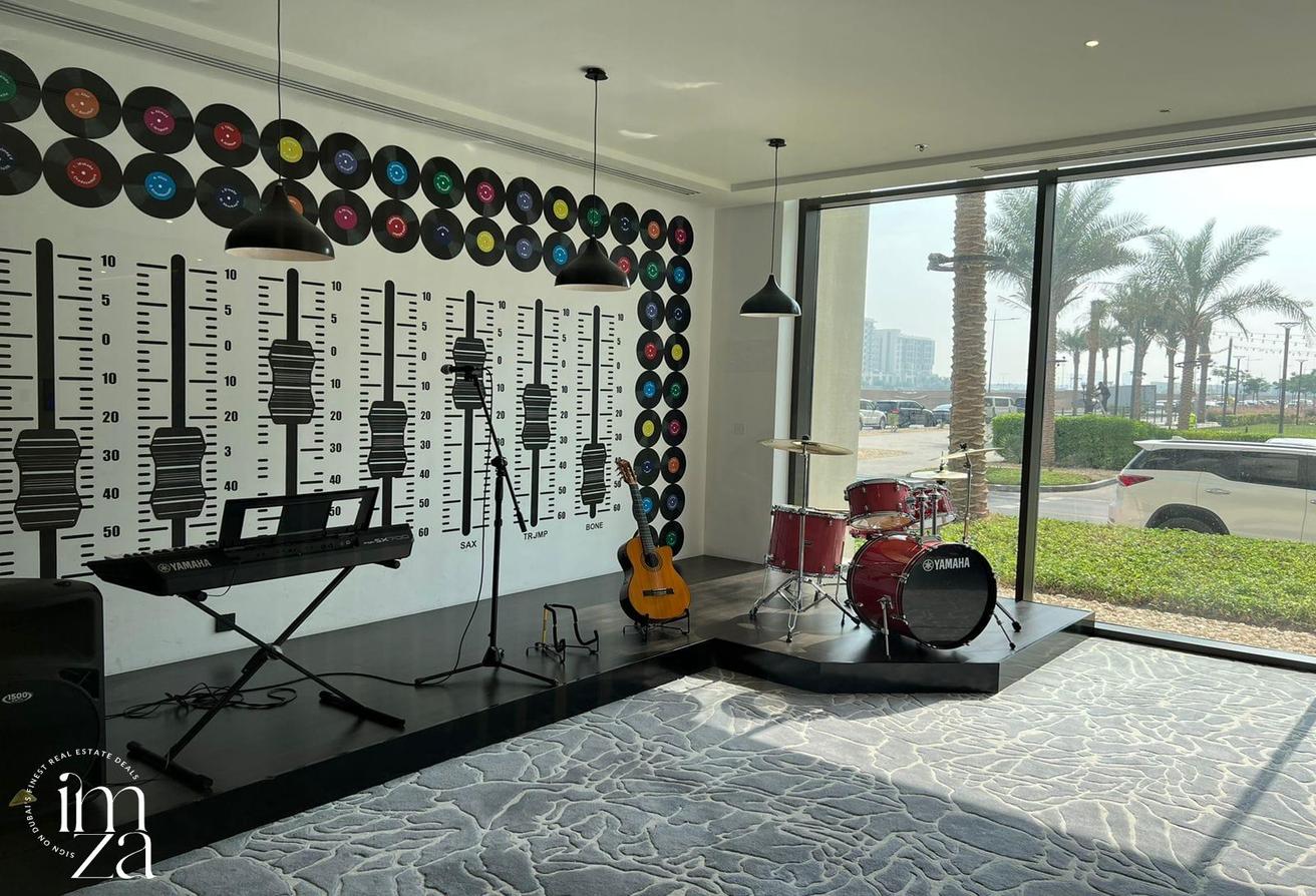 POOL VIEW | FURNISHED | COMMUNITY LIVING photo 14