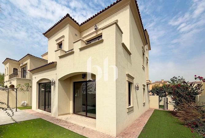 Single Row | 3 Beds | Near Souk And Entrance