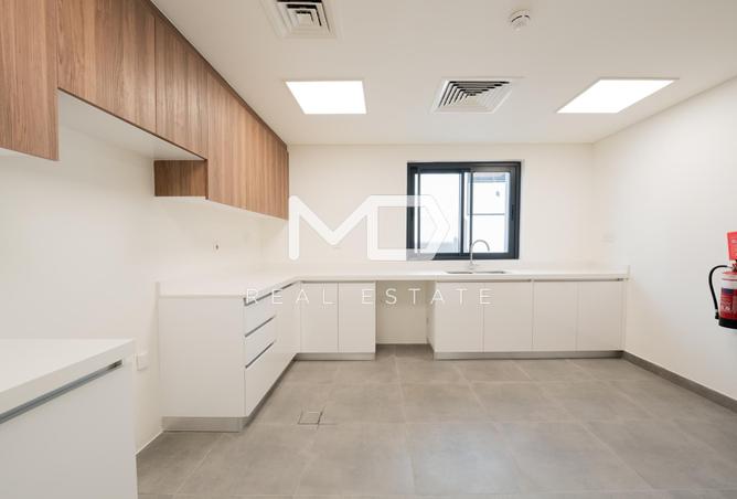 100829618 - Property Image 3