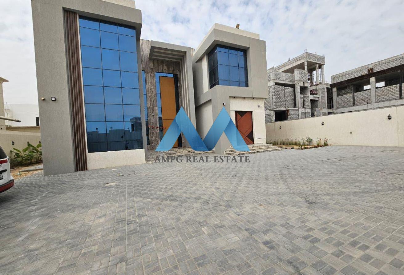 5BR Modern Villa | Furnished | Well Maintained photo 3