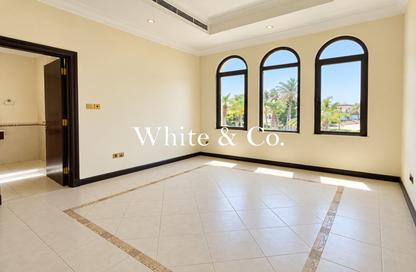 Villa - 3 - 4 for rent in Canal Cove Frond J - Canal Cove Villas - Palm Jumeirah - Dubai Villa - 3 - 4 for rent in Canal Cove Frond J - Canal Cove Villas - Palm Jumeirah - Dubai