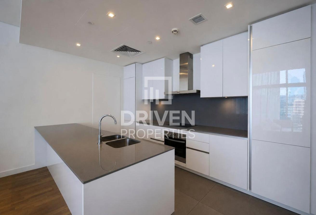 Bright and Stylish | Location | Furnished photo 6