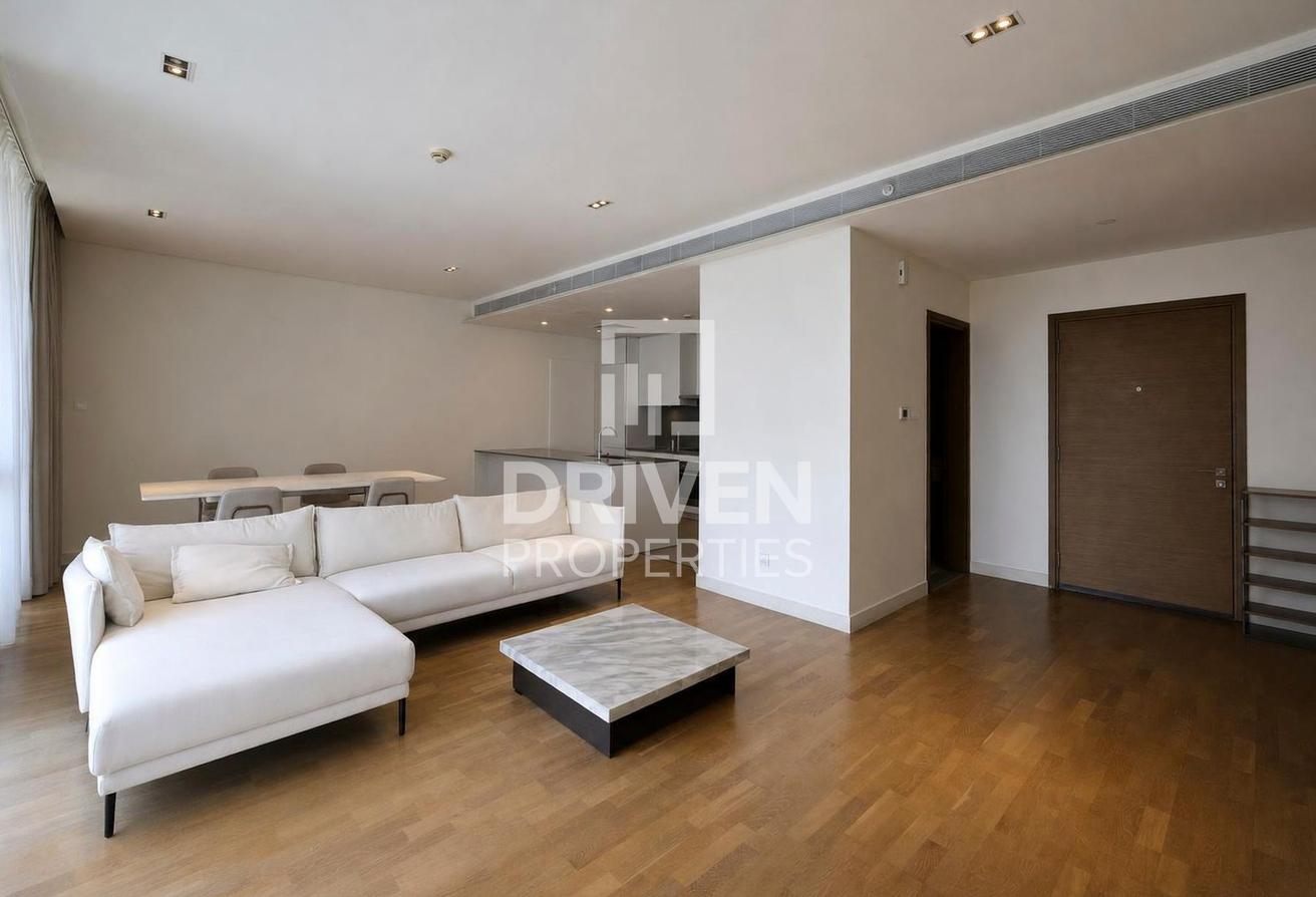Bright and Stylish | Location | Furnished photo 3
