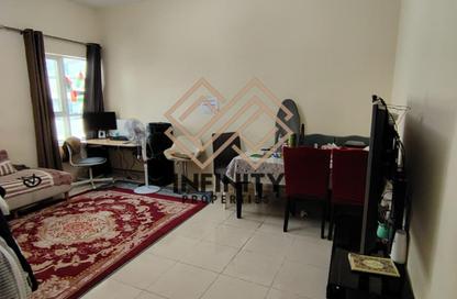 شقة - غرفة نوم - 2 حمامات للبيع في أورينت تاور 1 - أورينت تاور - البستان - عجمان