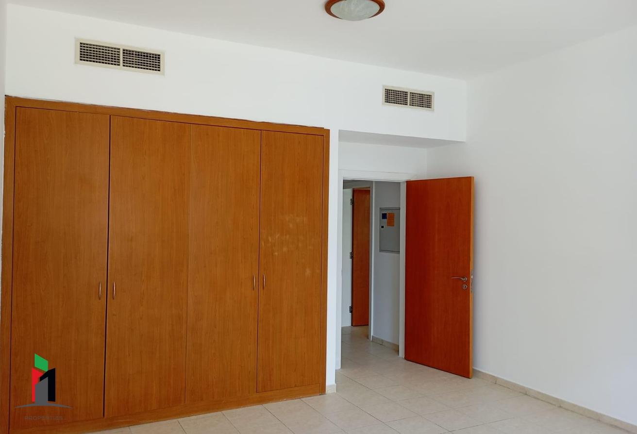 Spacious| Well-maintained| Chiller Free photo 5