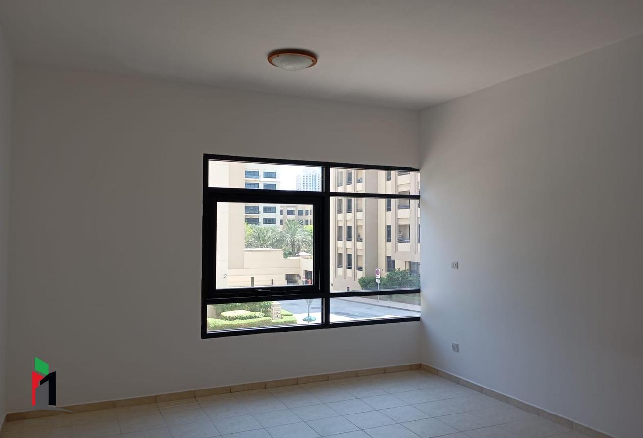 Spacious| Well-maintained| Chiller Free photo 6