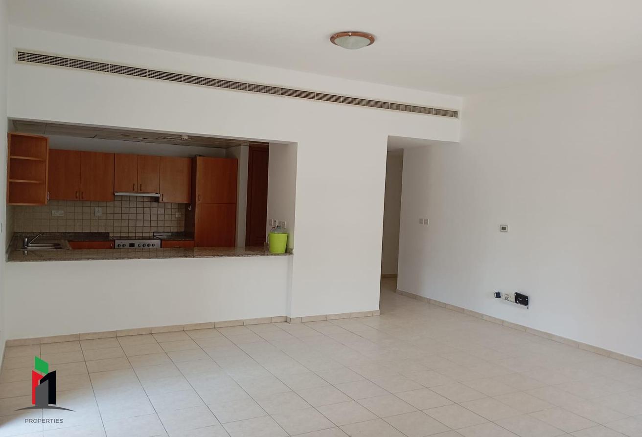 Spacious| Well-maintained| Chiller Free photo 10