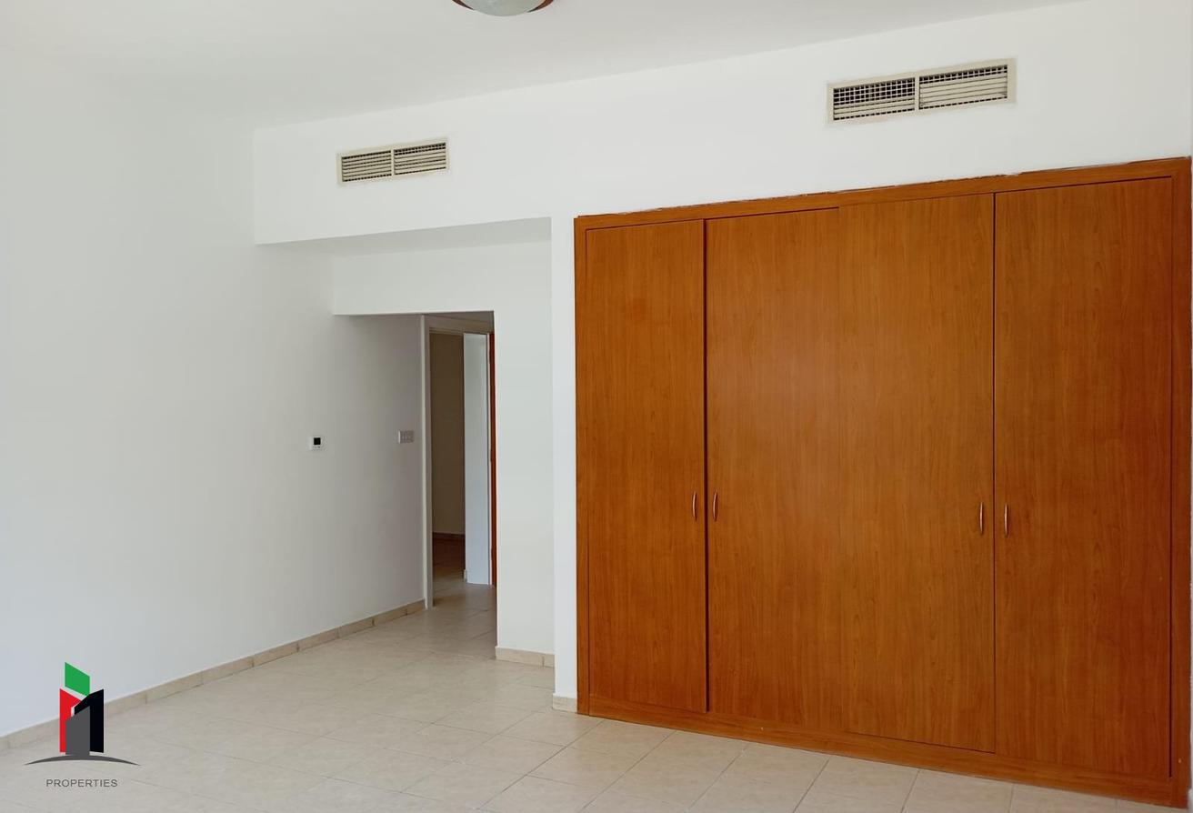 Spacious| Well-maintained| Chiller Free photo 4