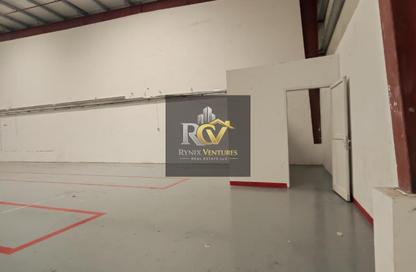 Warehouse - Studio - 1 for rent in Al Qusais - Dubai