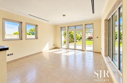 Villa - 3 - 4 for rent in Jumeirah Park - Dubai