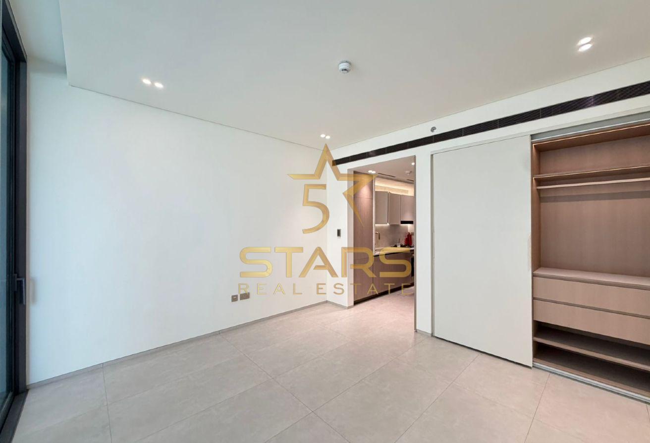 Contemporary Studio | Vacant | Semi-Furnished photo 5