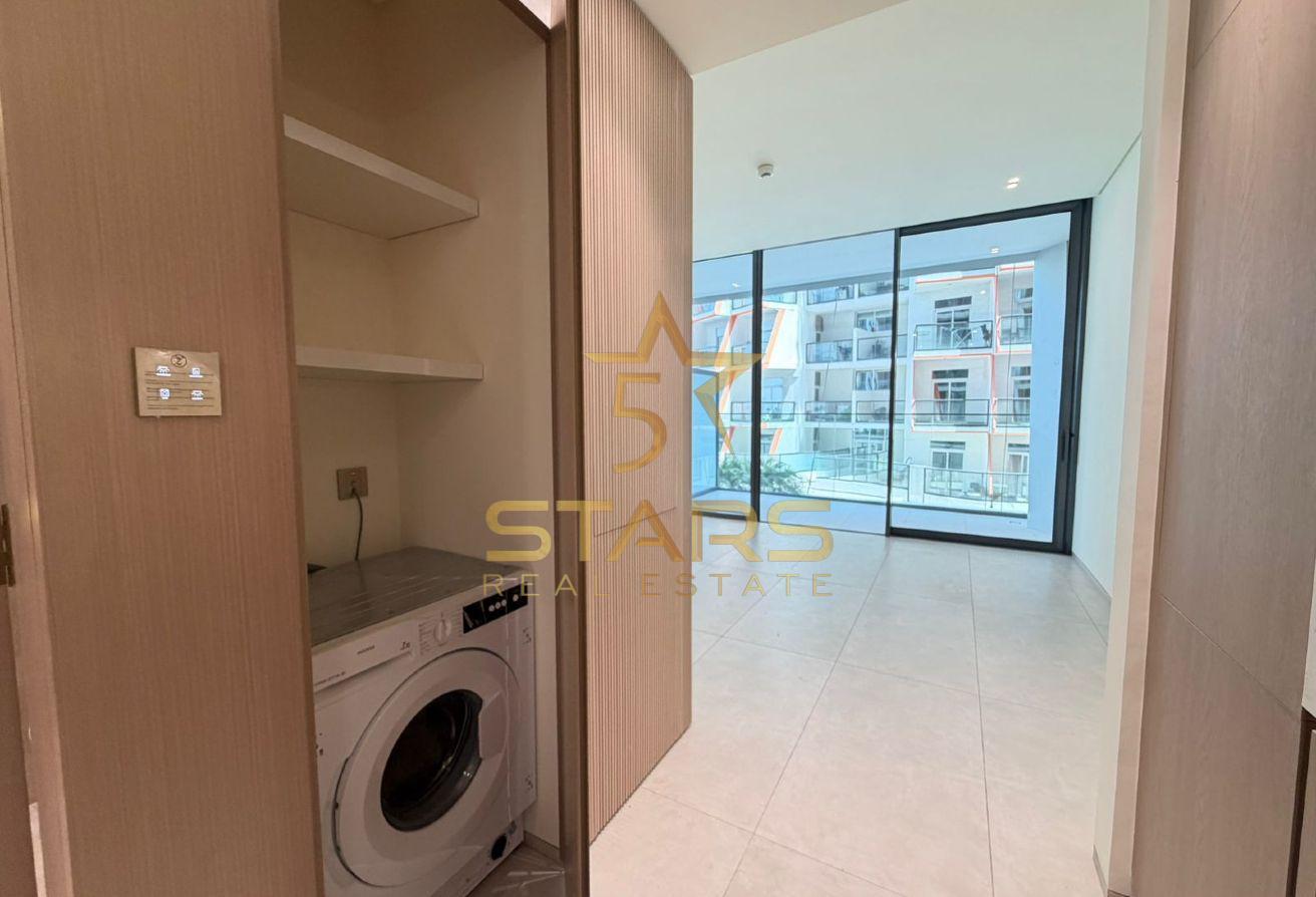 Contemporary Studio | Vacant | Semi-Furnished photo 2