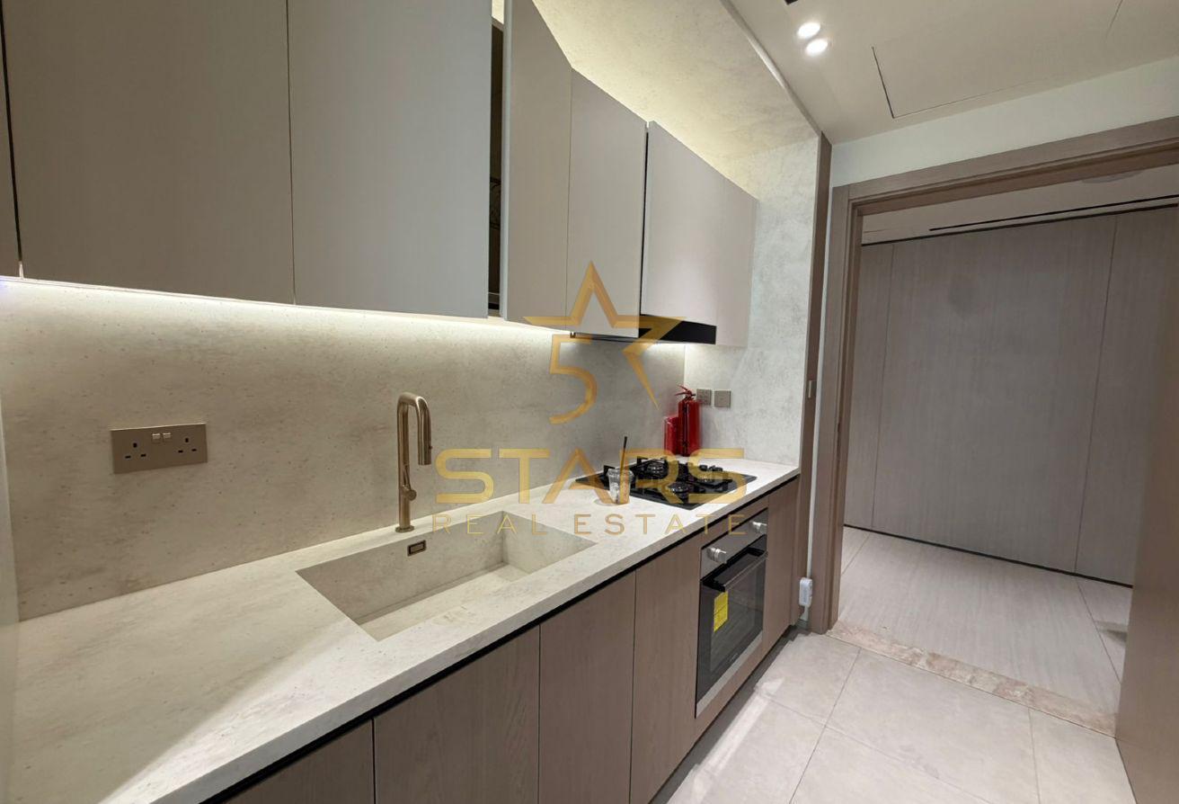Contemporary Studio | Vacant | Semi-Furnished photo 8