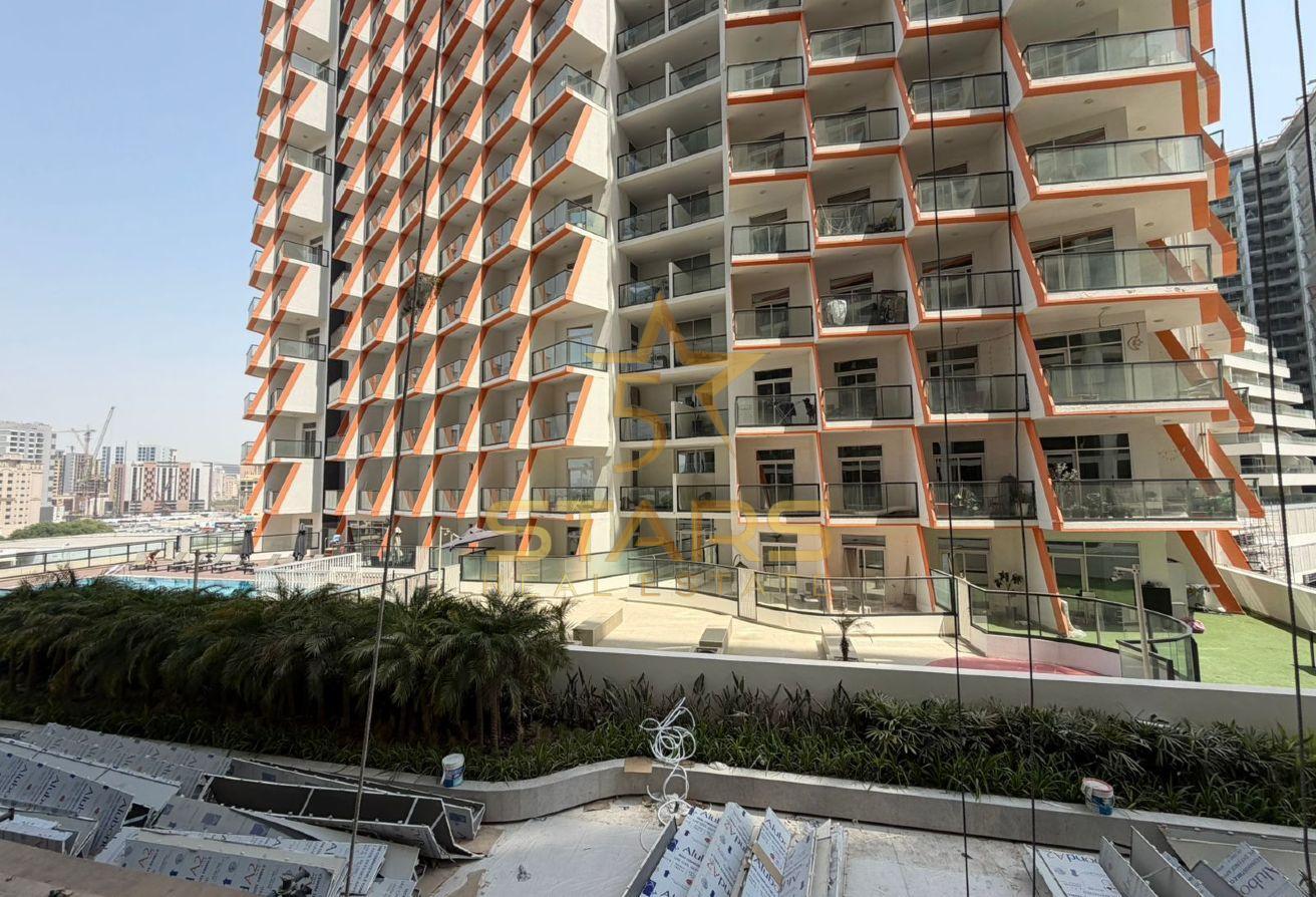 Contemporary Studio | Vacant | Semi-Furnished photo 10