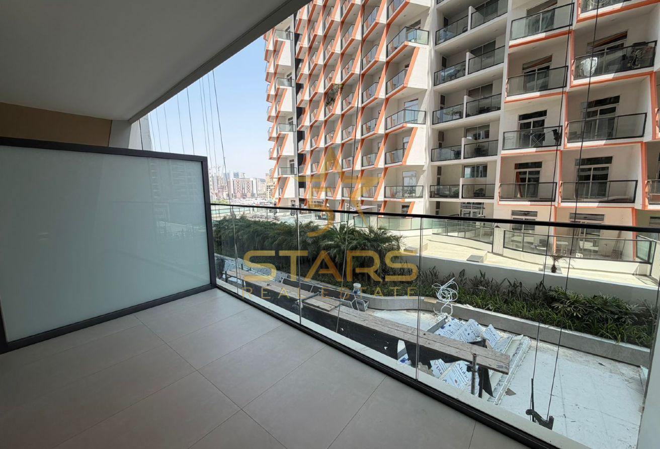 Contemporary Studio | Vacant | Semi-Furnished photo 9