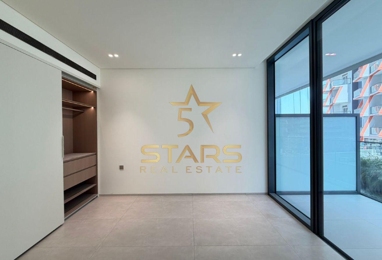 Contemporary Studio | Vacant | Semi-Furnished photo 6