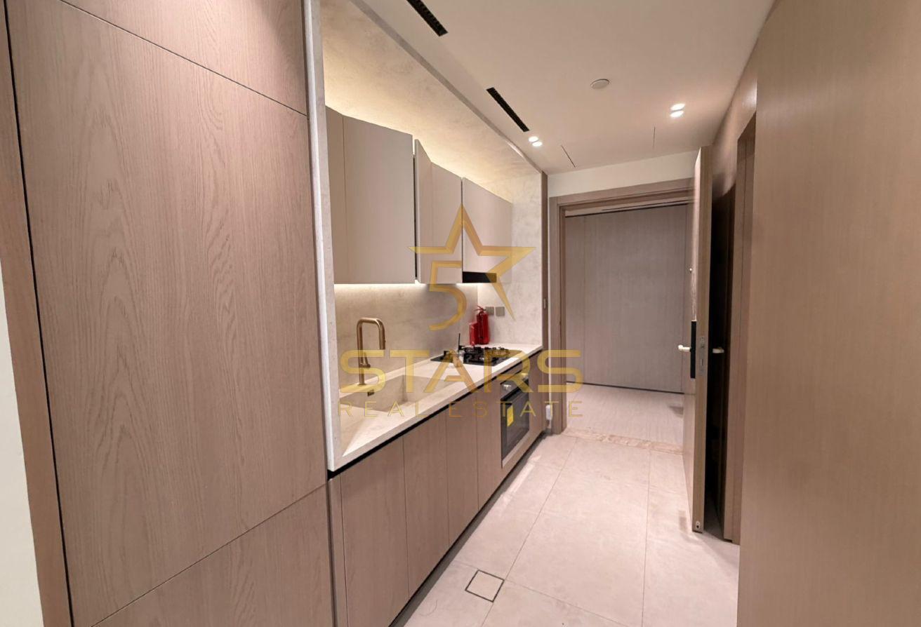 Contemporary Studio | Vacant | Semi-Furnished photo 7