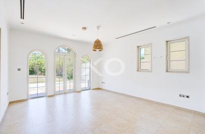 Villa - 3 Bedrooms - 4 Bathrooms for rent in District 5 - Jumeirah Park - Dubai