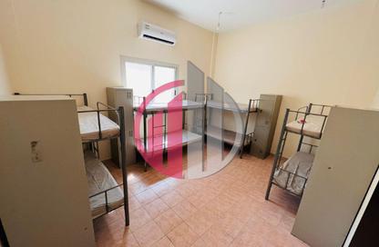سكن عمال - استوديو - 8 حمامات للايجار في م-37 - مصفح الصناعية - مصفح - أبوظبي سكن عمال - استوديو - 8 حمامات للايجار في م-37 - مصفح الصناعية - مصفح - أبوظبي