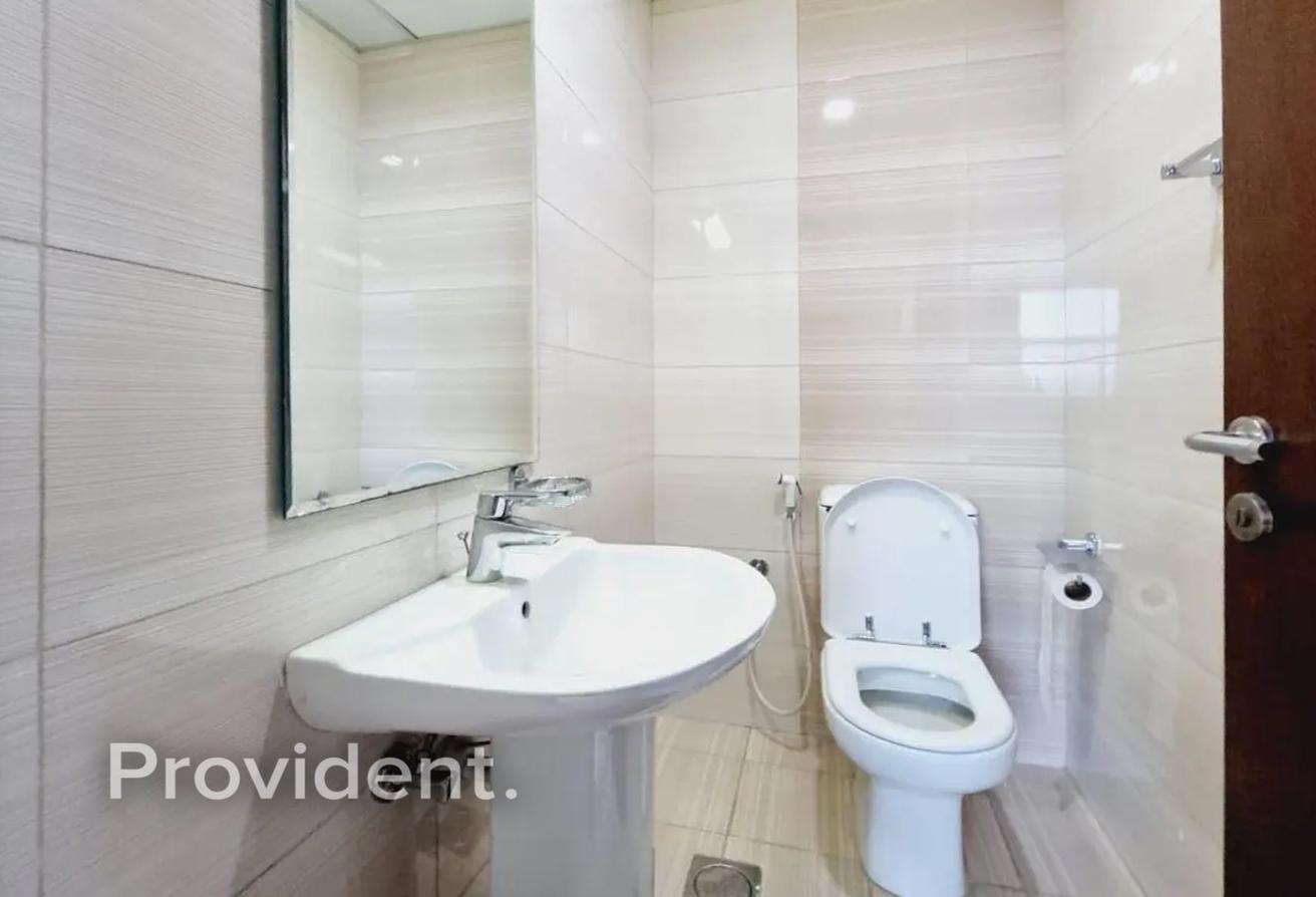 Fully Furnished | Multiple cheques | Spacious photo 6