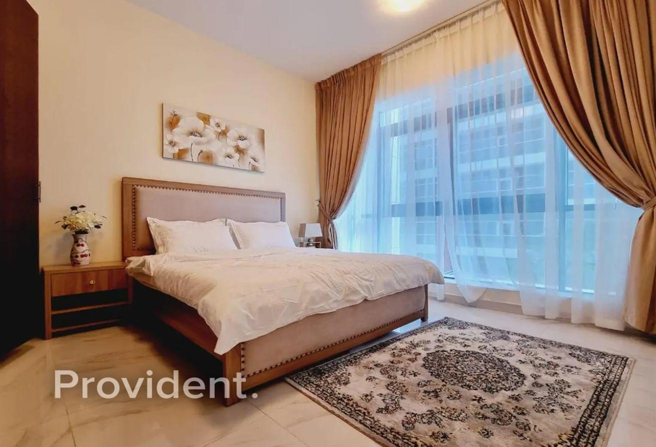 Fully Furnished | Multiple cheques | Spacious photo 5