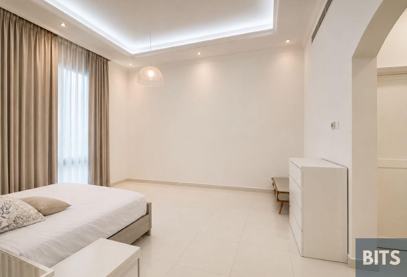 Villa | Ready To Move | Furnished | Huge Plot photo 11