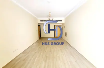 شقة - غرفة نوم - 2 حمامات للايجار في الثاني مويلح - تجارية مويلح - الشارقة