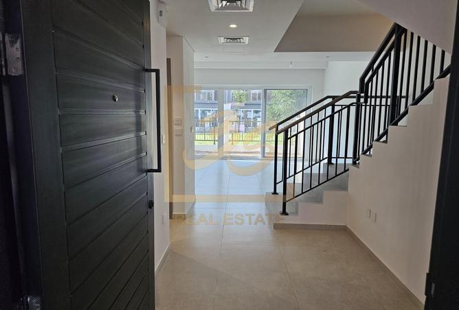 ON THE PARK | SPACIOUS 4BR | VACANT photo 3