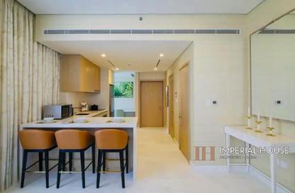 Apartment - 1 Bedroom - 2 Bathrooms for sale in The Palm Tower - Palm Jumeirah - Dubai