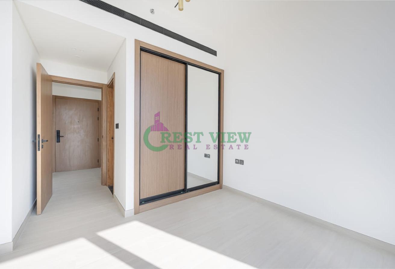 CORNER UNIT | OPEN VIEW | NEAR TO EXIT photo 4