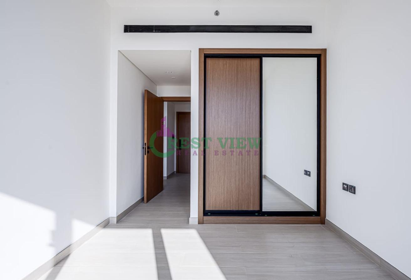 CORNER UNIT | OPEN VIEW | NEAR TO EXIT photo 9