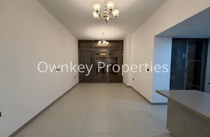 شقة - 2 غرف نوم - 3 حمامات للايجار في مساكن أواسيس فيستا - الضاحية 13 - قرية جميرا الدائرية - دبي