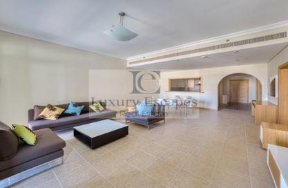 Whole Building - 2 Bedrooms - 3 Bathrooms for rent in Al Das - Shoreline Apartments - Palm Jumeirah - Dubai