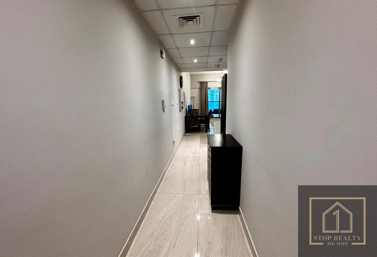 SPACIOUS UNIT | FULLY FURNISHED | VACANT NOW photo 7