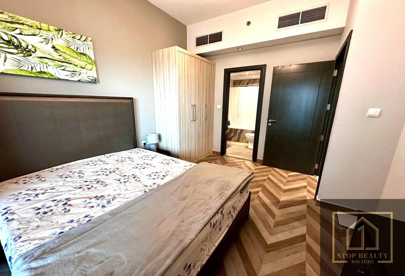 SPACIOUS UNIT | FULLY FURNISHED | VACANT NOW photo 4