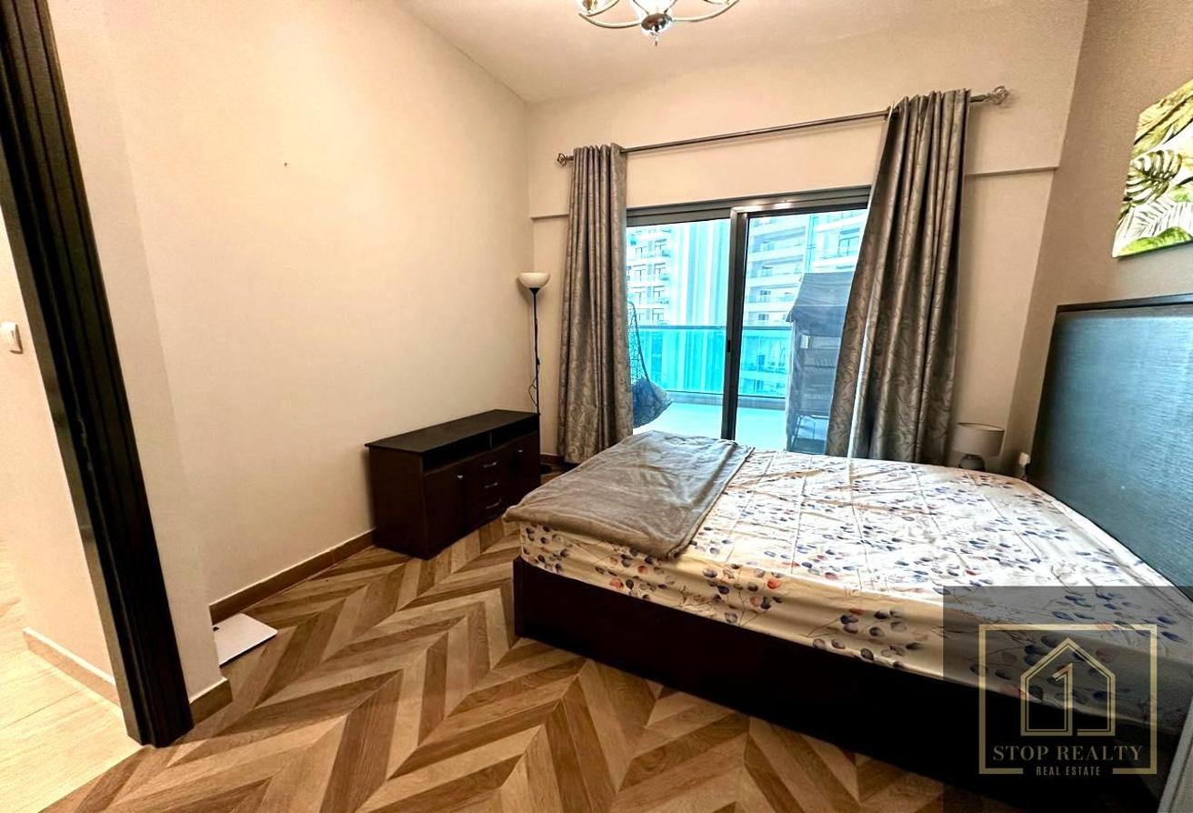 SPACIOUS UNIT | FULLY FURNISHED | VACANT NOW photo 6